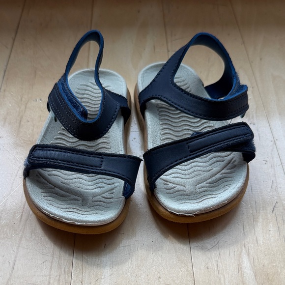 Native Kid’s Navy Sandals - Picture 1 of 1